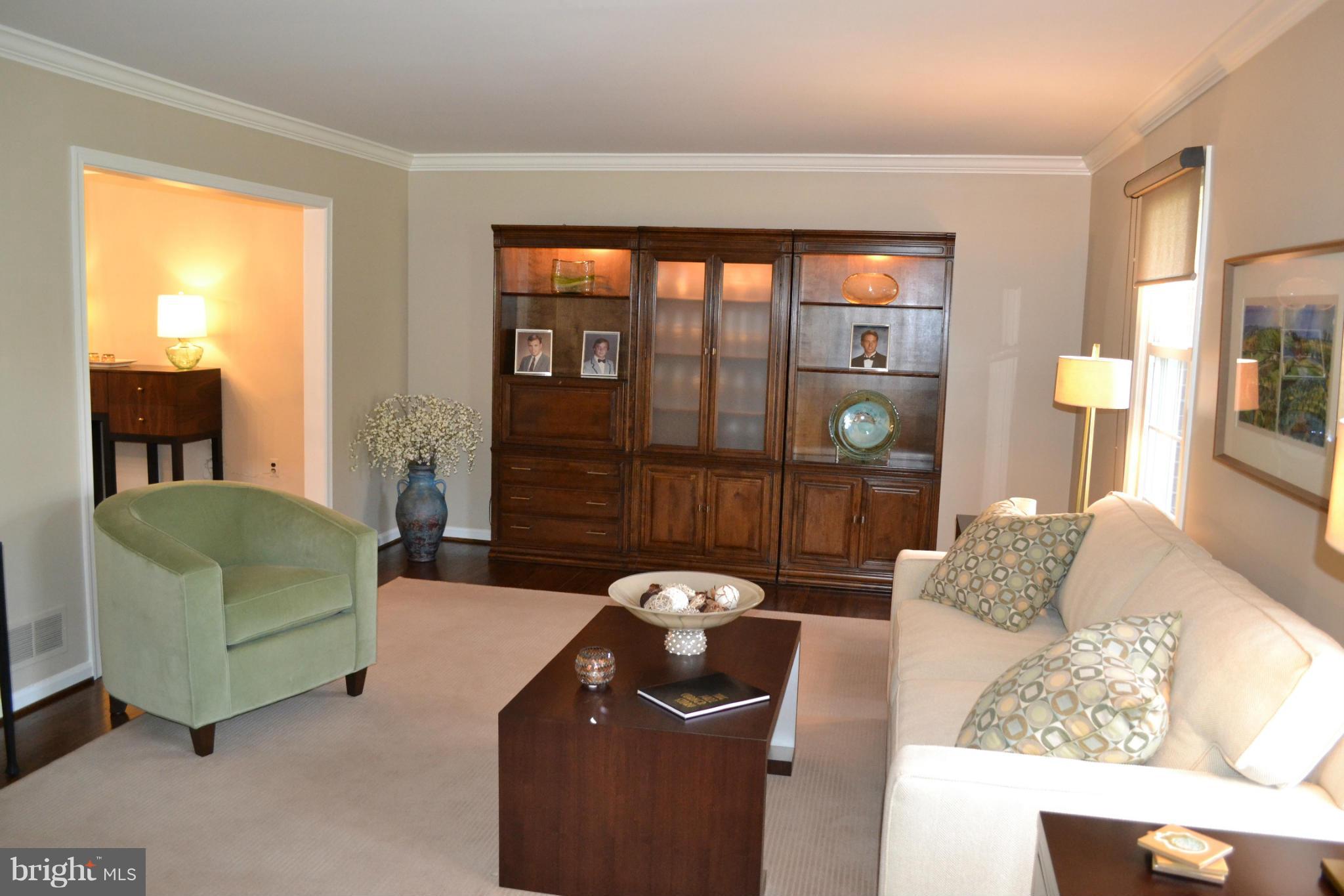 1103 Valewood Road Baltimore, MD 21286 - Photo 13 of 30 Living Room