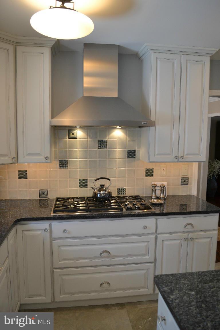 1103 Valewood Road Baltimore, MD 21286 - Photo 6 of 30 Kitchen