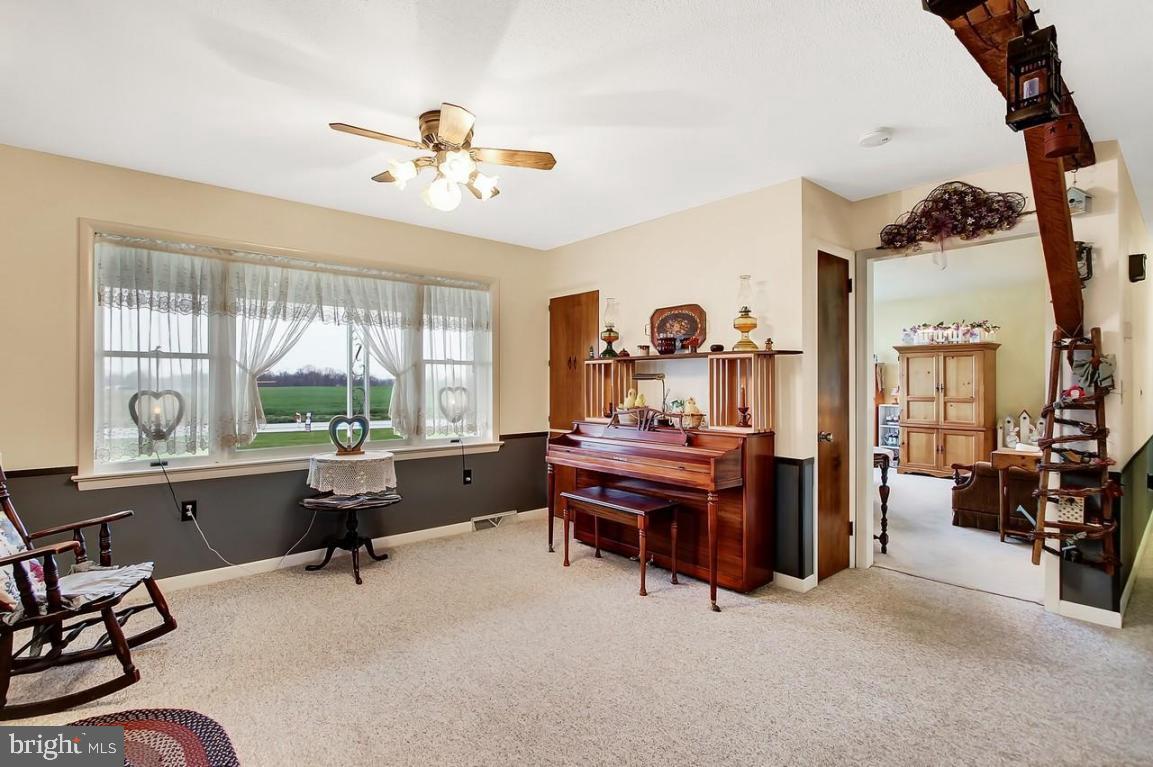 686 South Colebrook Road Manheim, PA 17545 - Photo 7 of 40