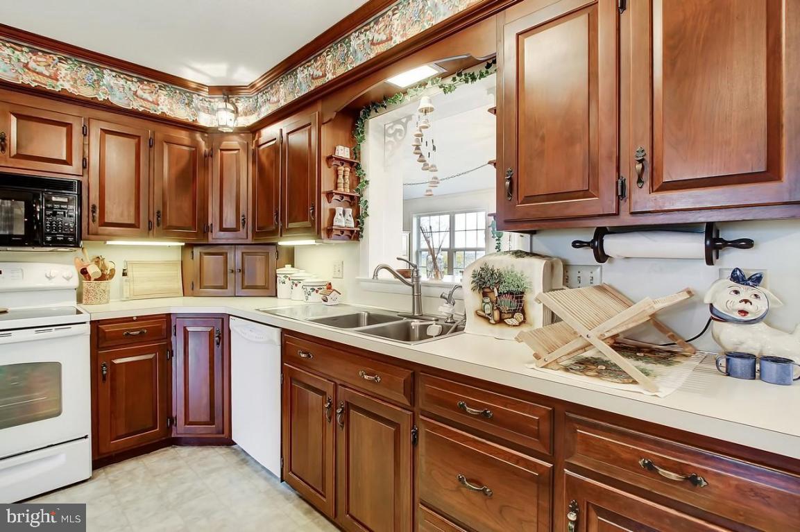 686 South Colebrook Road Manheim, PA 17545 - Photo 9 of 40