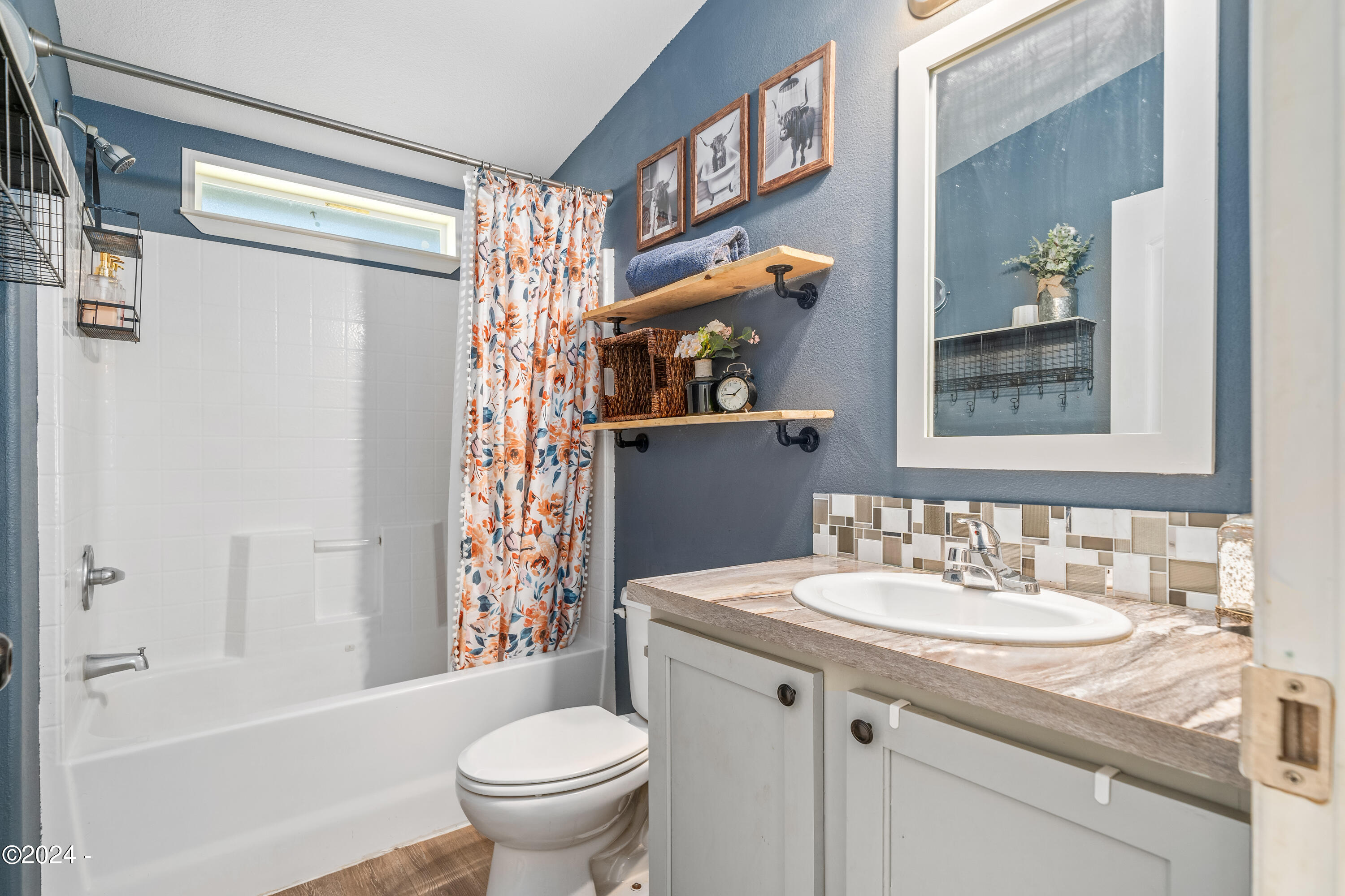 405 Southeast John Nye Road Newport, OR 97365 - Photo 27 of 54 Bathroom 2