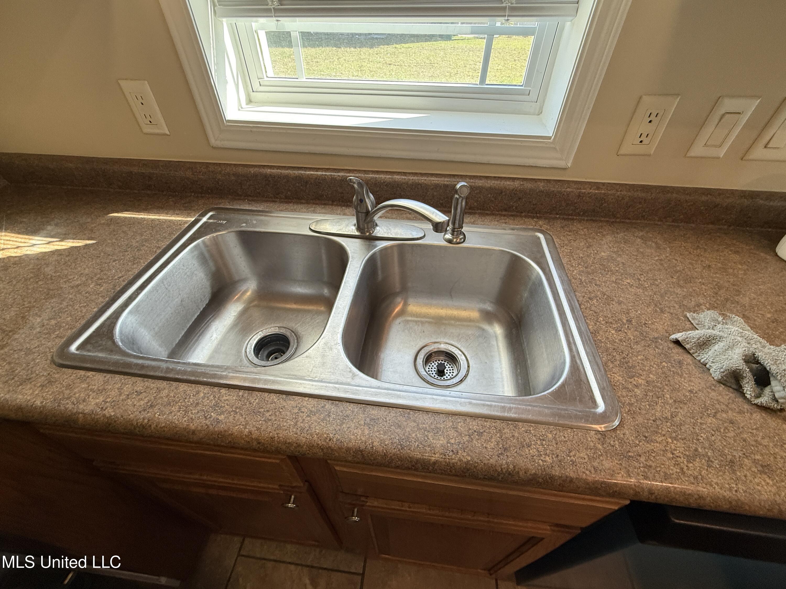 2000 Magazine Street, Unit B Ocean Springs, MS 39564 - Photo 12 of 28 Deep sink