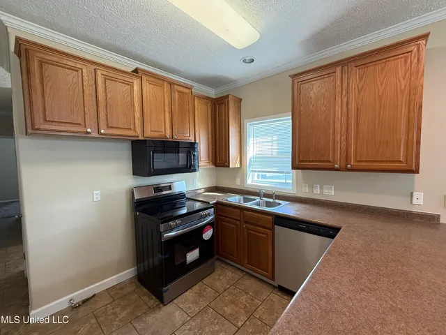 $1,300 | 2000 Magazine Street, Unit A, Ocean Springs, MS 39564