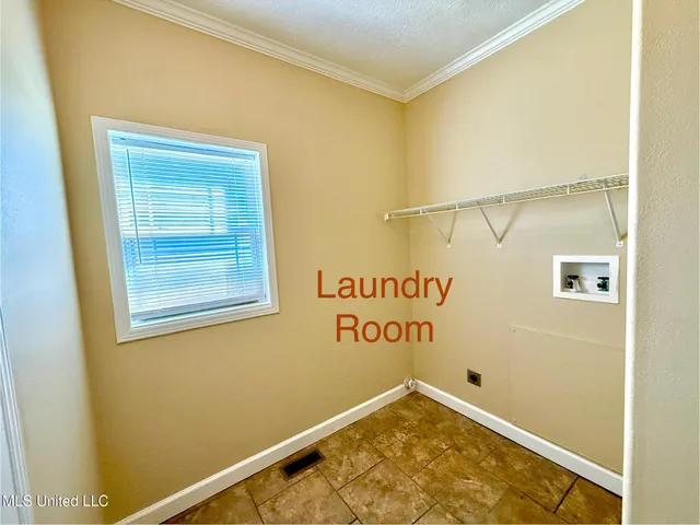 $1,300 | 2000 Magazine Street, Unit A, Ocean Springs, MS 39564