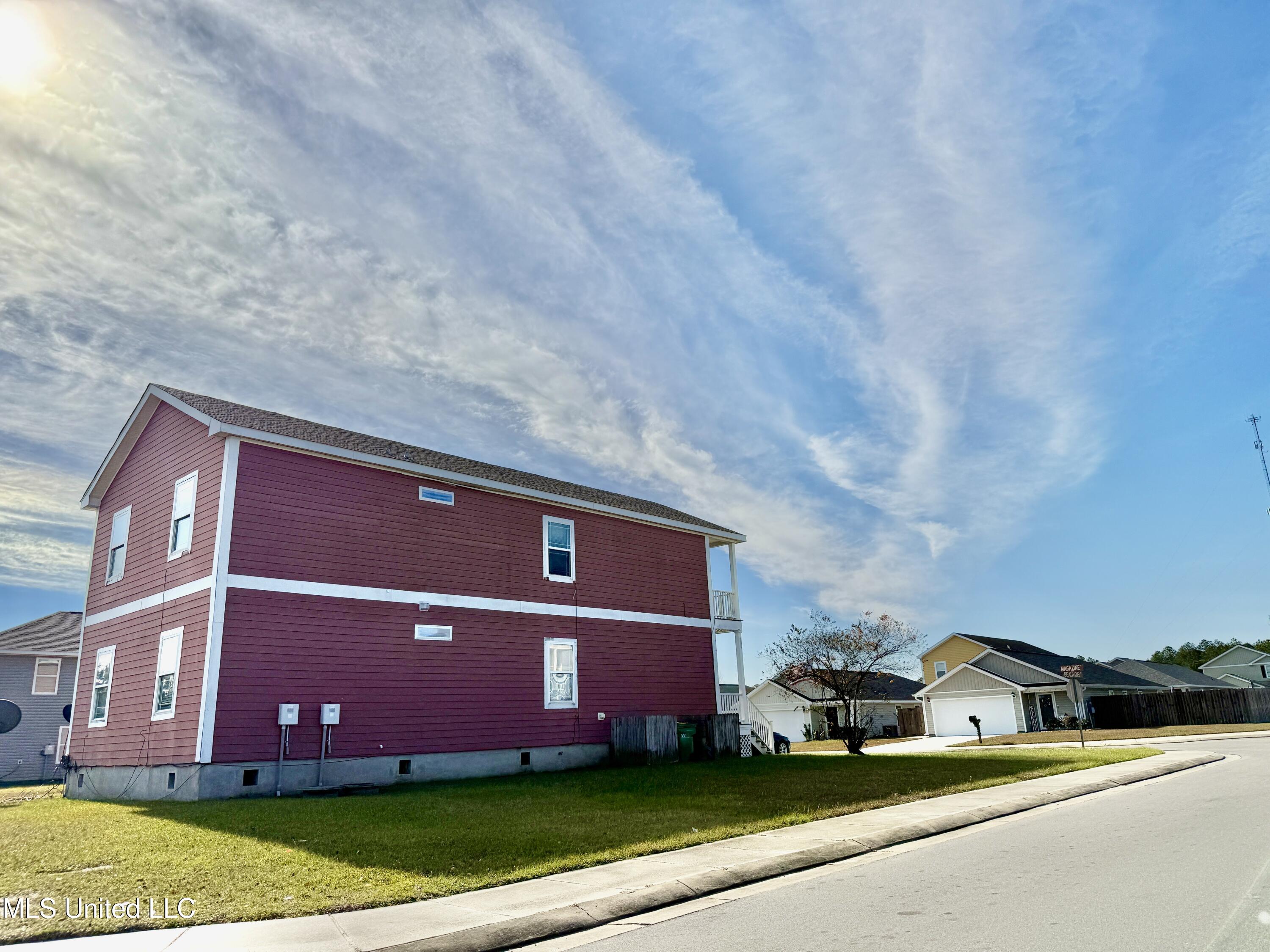 2000 Magazine Street, Unit B Ocean Springs, MS 39564 - Photo 2 of 28 IMG_5478