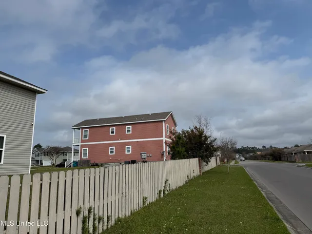 $1,300 | 2000 Magazine Street, Unit A, Ocean Springs, MS 39564