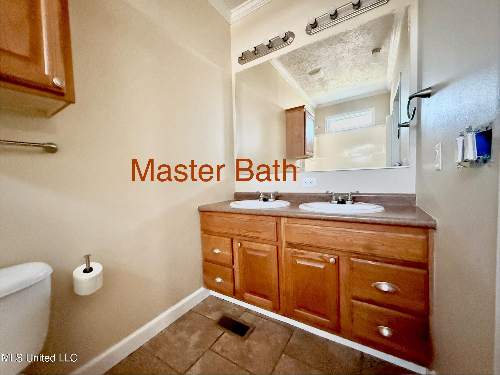 2000 Magazine Street, Unit B Ocean Springs, MS 39564 - Photo 21 of 28 Master