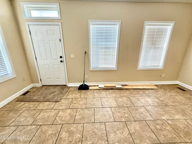 $1,300 | 2000 Magazine Street, Unit A, Ocean Springs, MS 39564