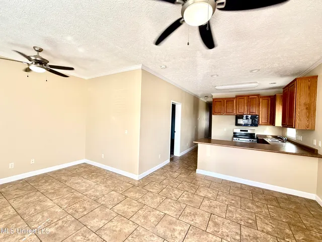 $1,300 | 2000 Magazine Street, Unit A, Ocean Springs, MS 39564