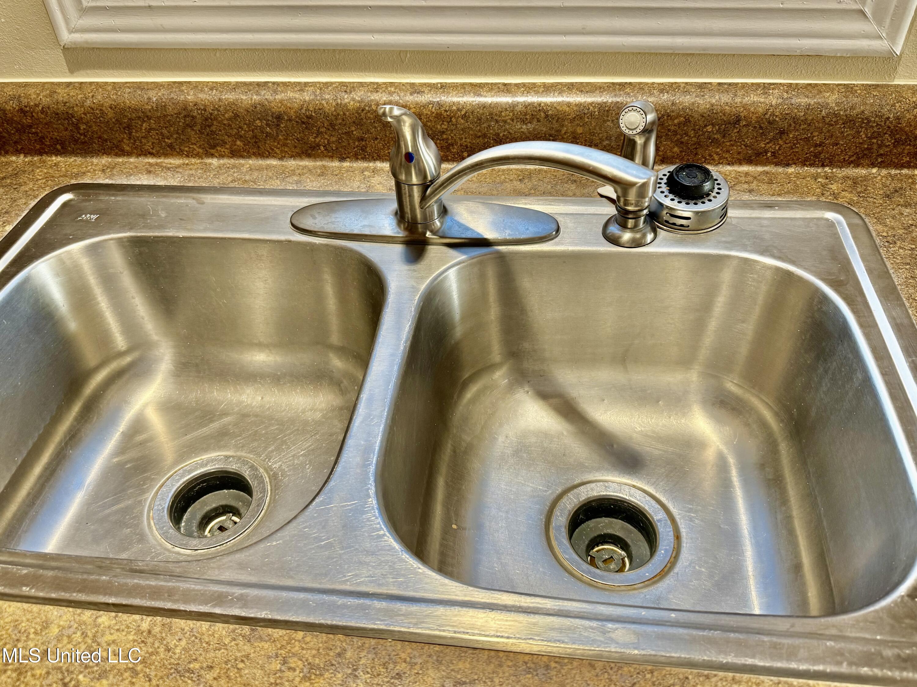 2000 Magazine Street, Unit B Ocean Springs, MS 39564 - Photo 9 of 28 Kitchen