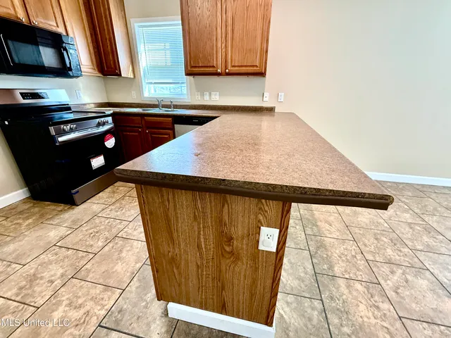 $1,300 | 2000 Magazine Street, Unit A, Ocean Springs, MS 39564