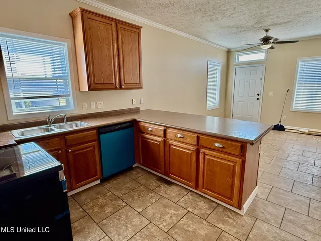 $1,300 | 2000 Magazine Street, Unit A, Ocean Springs, MS 39564