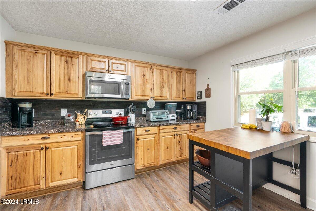 22 Holly Hall Road Beaufort, SC 29907 - Photo 13 of 34 14-Kitchen