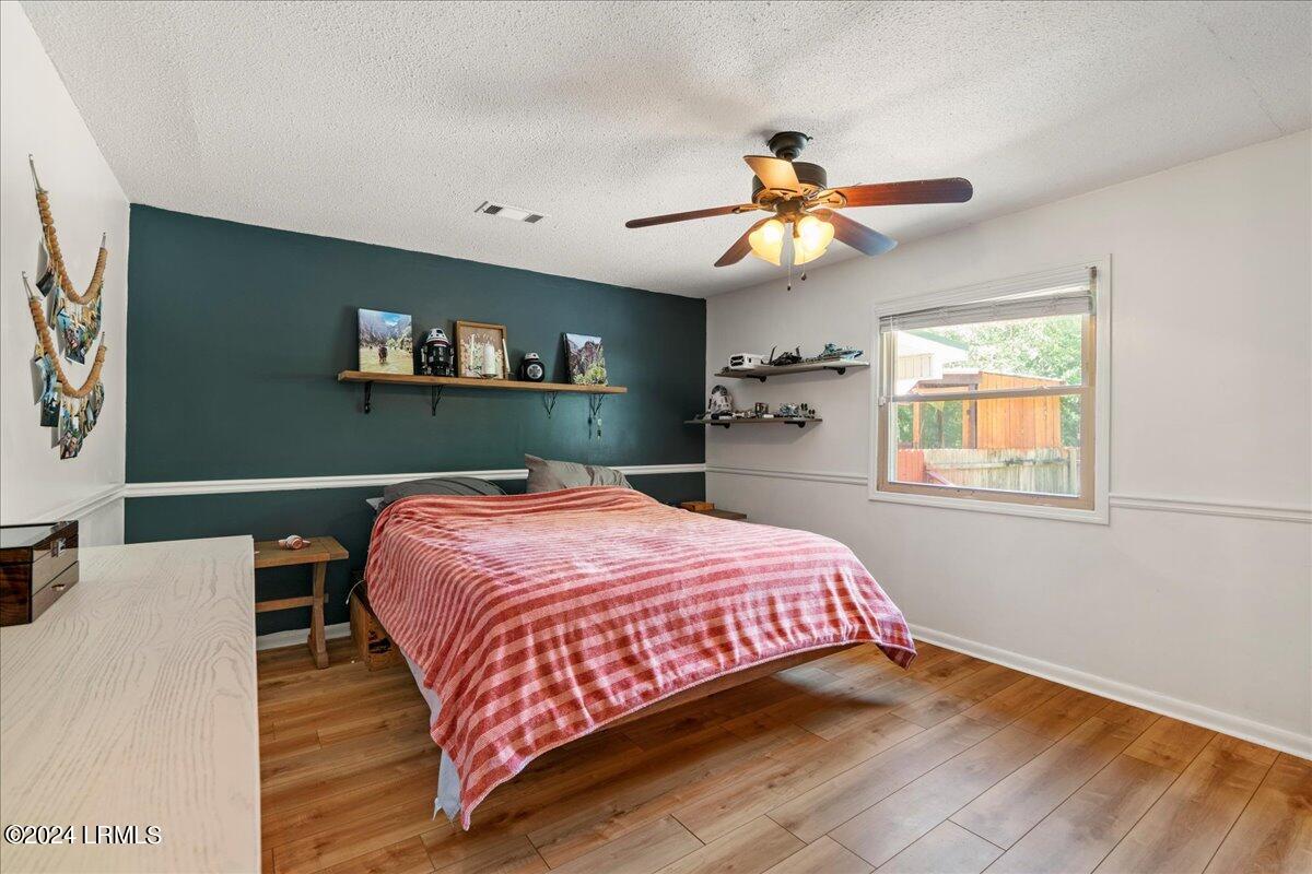 22 Holly Hall Road Beaufort, SC 29907 - Photo 17 of 34 18-Primary Bedroom