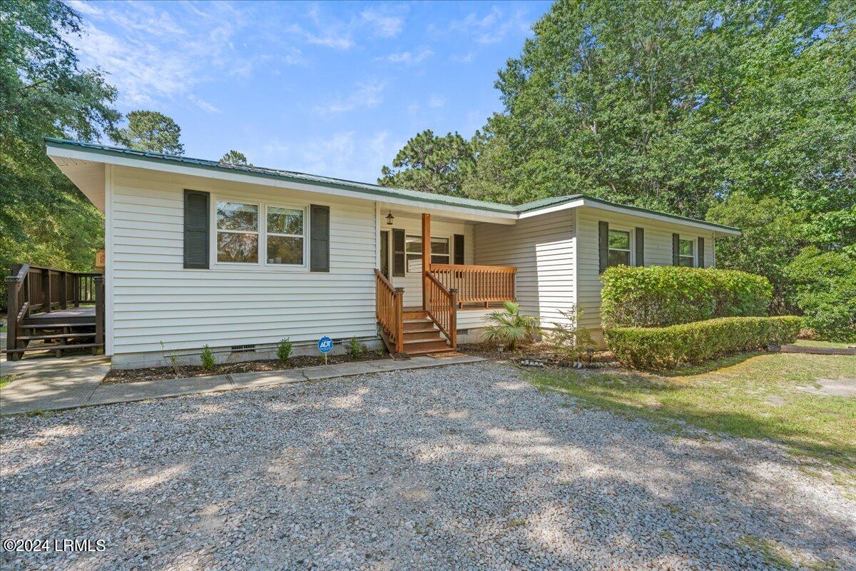 22 Holly Hall Road Beaufort, SC 29907 - Photo 5 of 34 05-Front Entrance