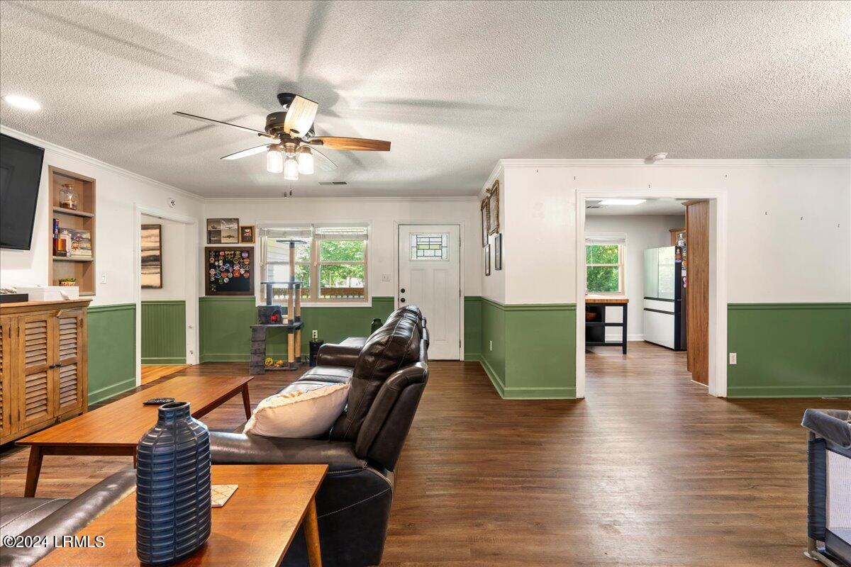 22 Holly Hall Road Beaufort, SC 29907 - Photo 6 of 34 06-Living Panorama