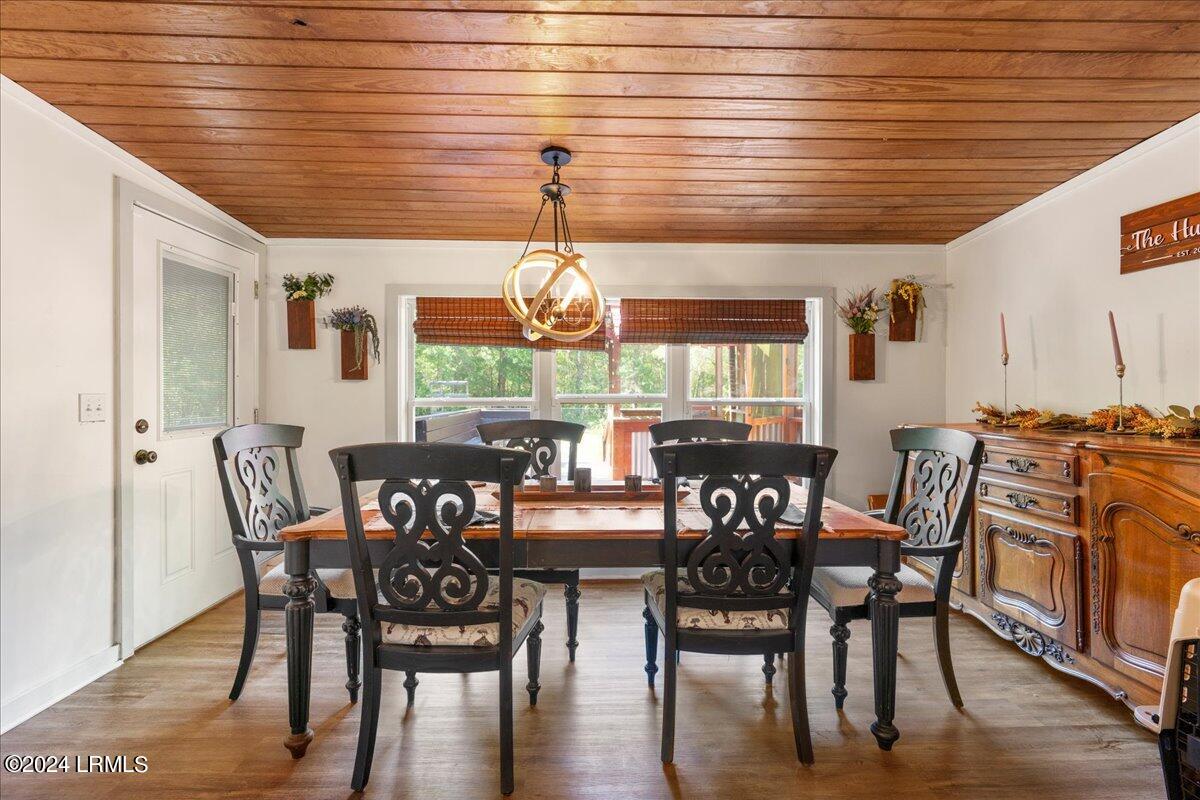 22 Holly Hall Road Beaufort, SC 29907 - Photo 9 of 34 10-Dining Room