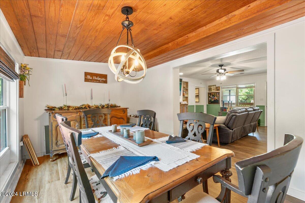 22 Holly Hall Road Beaufort, SC 29907 - Photo 10 of 34 11-Dining Room
