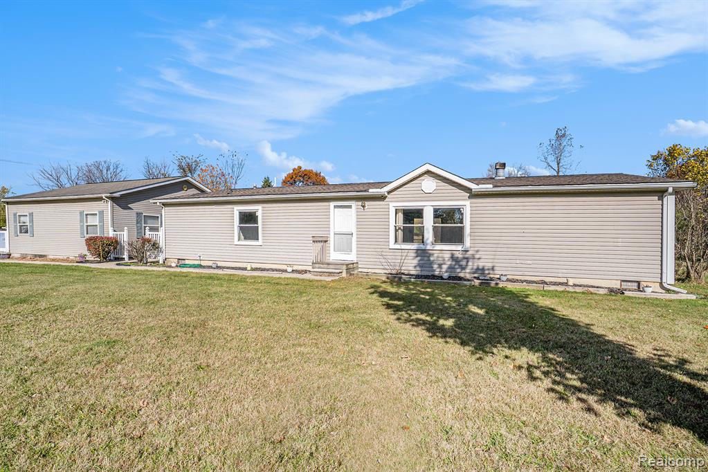 6701 Hazard Road Fenton, MI 48430 - Photo 1 of 13