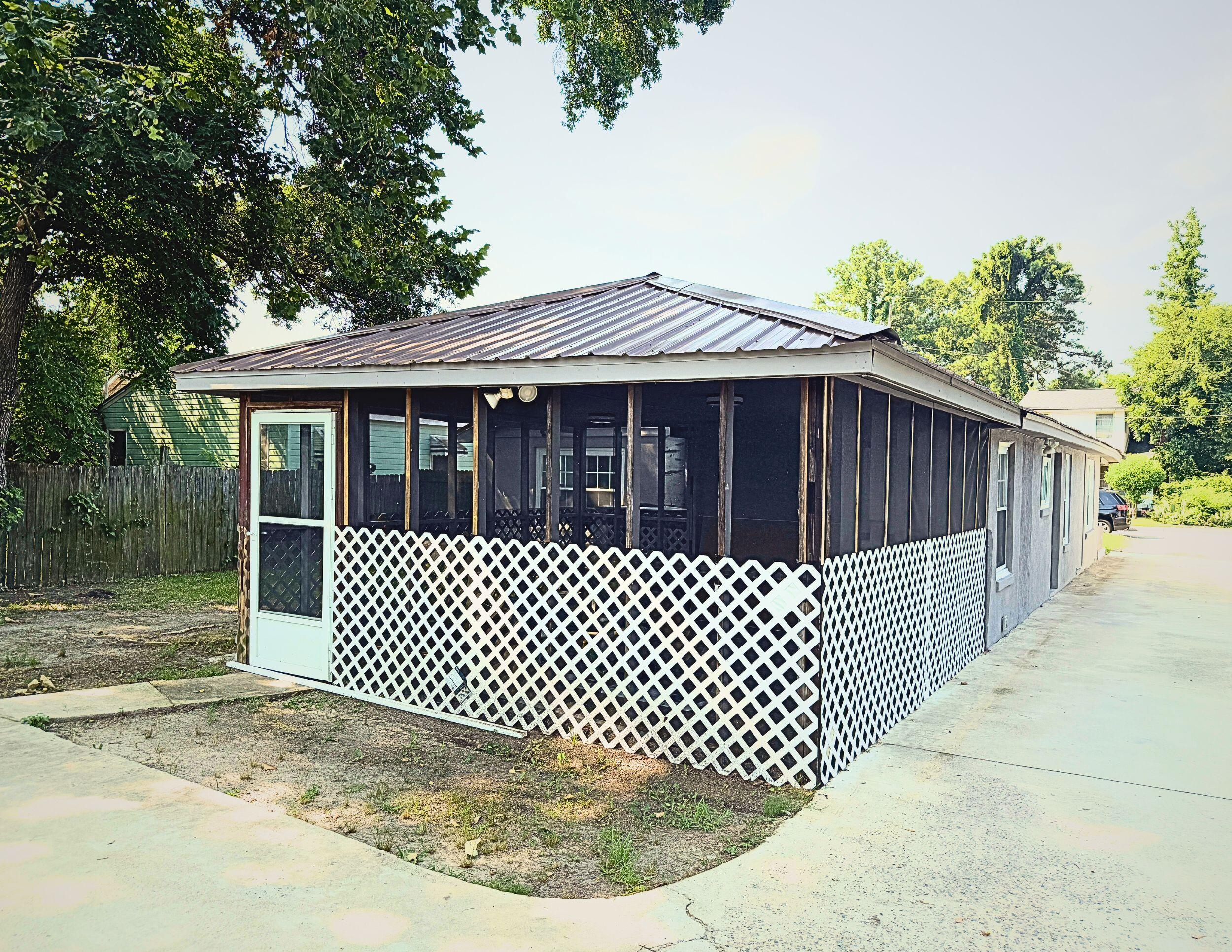 1431 Perry Avenue Augusta, GA 30901 - Photo 4 of 11 Enclosed back porch