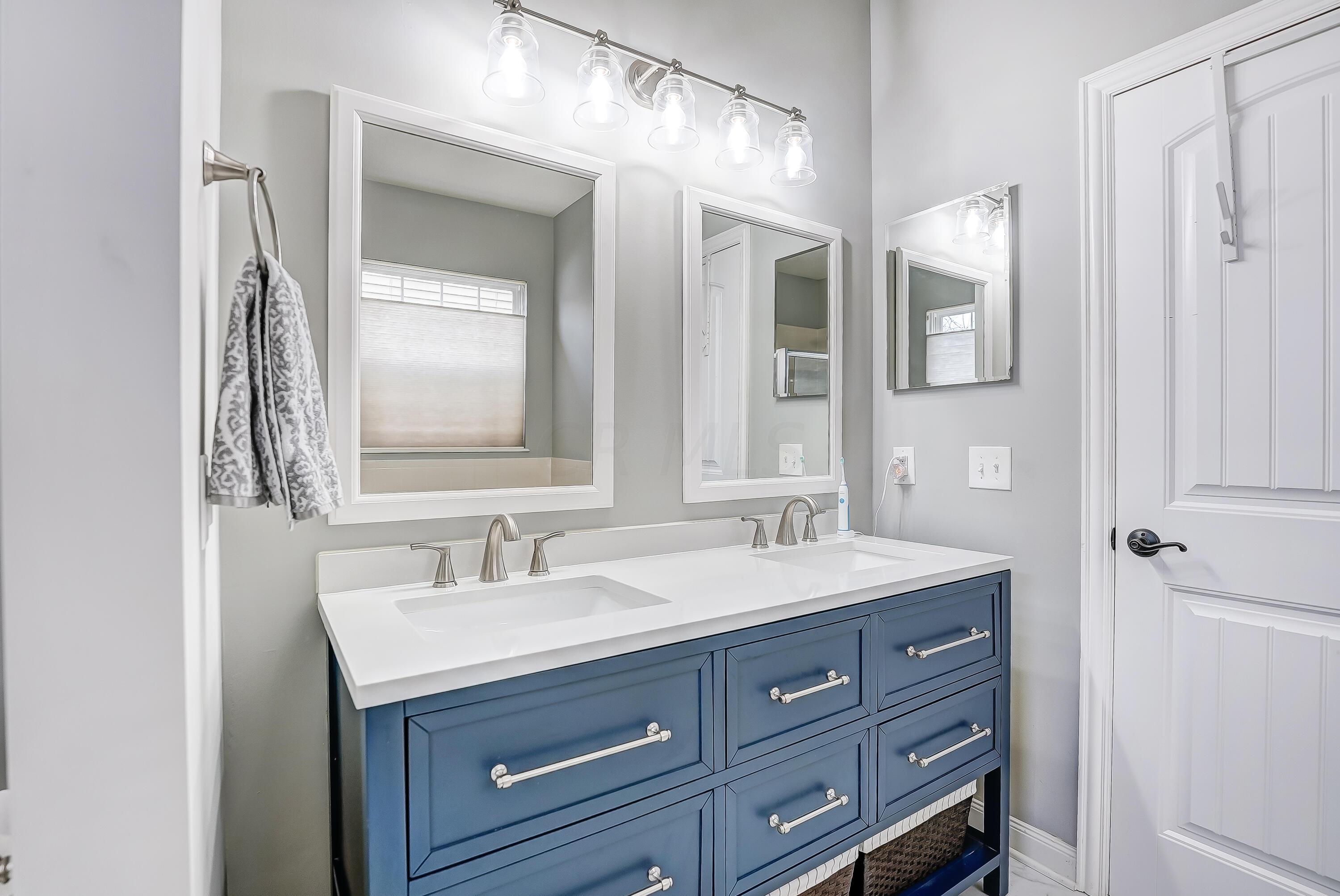 5953 Meehan Road Dublin, OH 43016 - Photo 30 of 63 Primary Bathroom