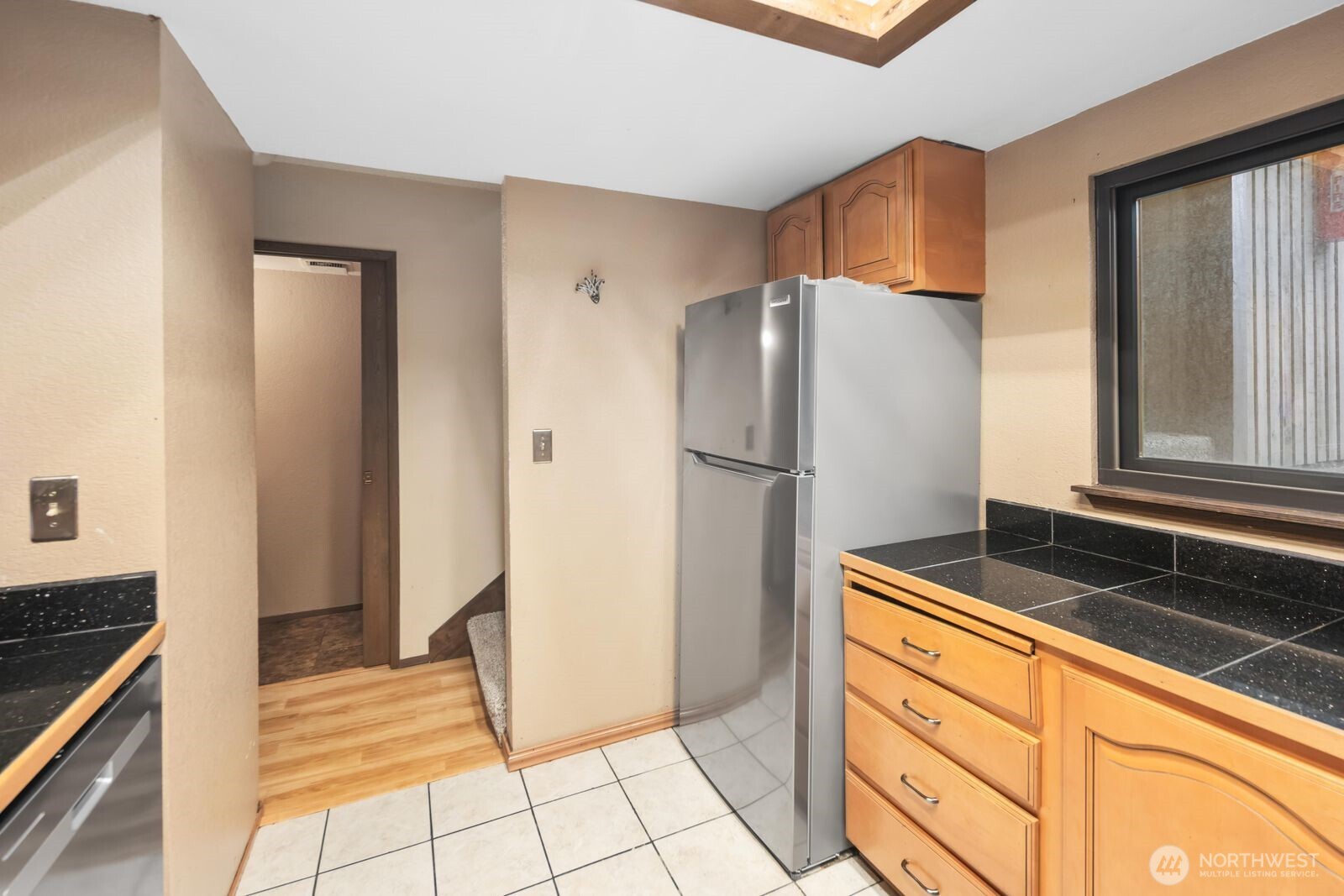 323 Southwest 112th Street, Unit 102 Seattle, WA 98146 - Photo 6 of 32