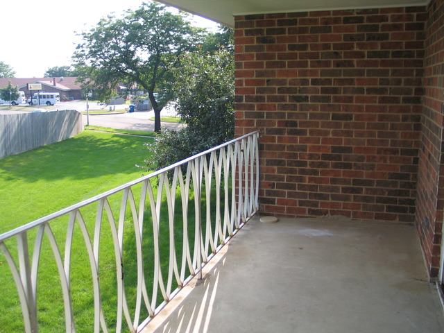 1114 Springinsguth Road, Unit 2D Schaumburg, IL 60193 - Photo 7 of 9