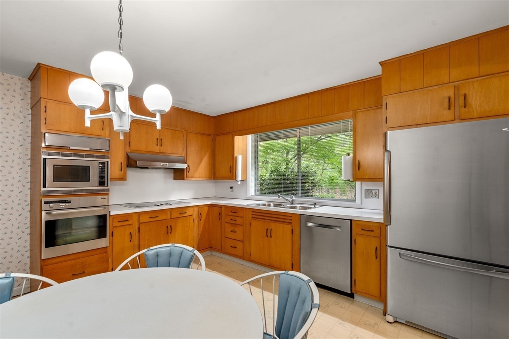 26 Arrowhead Road Weston, MA 02493 - Photo 10 of 28