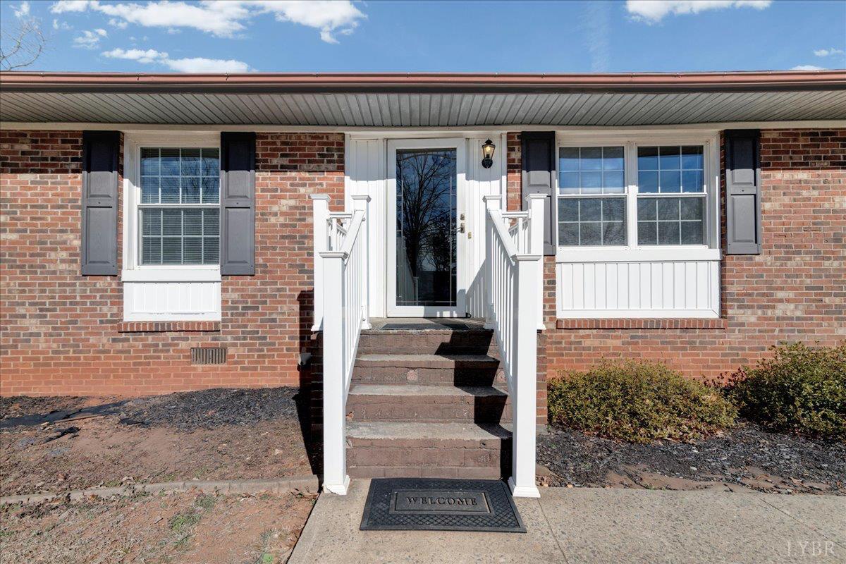 813 Doss Road Concord, VA 24538 - Photo 25 of 31 a front view of a house