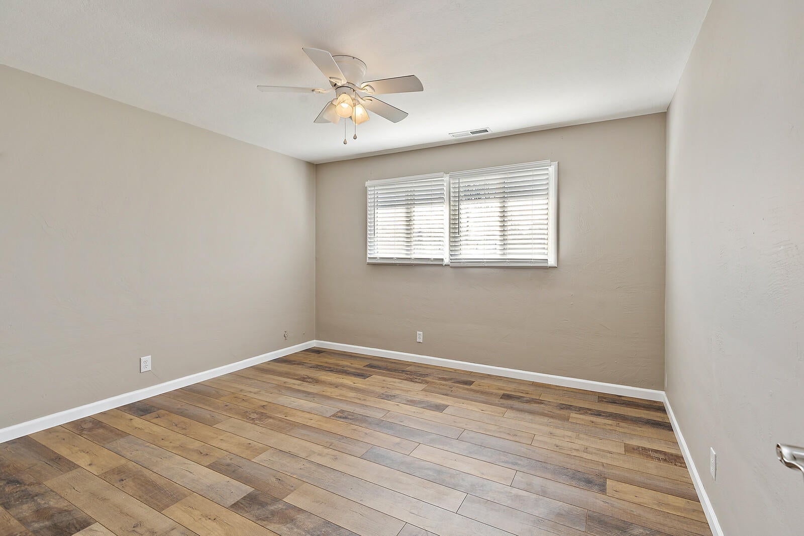 725 Chestnut Street Central Point, OR 97502 - Photo 18 of 26 26_CS2_26_mls