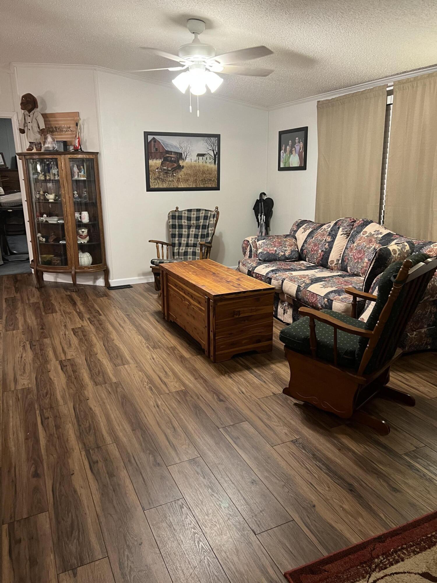 404 White Turley Road Mount Sterling, KY 40353 - Photo 14 of 53 404 Lvg Room 4