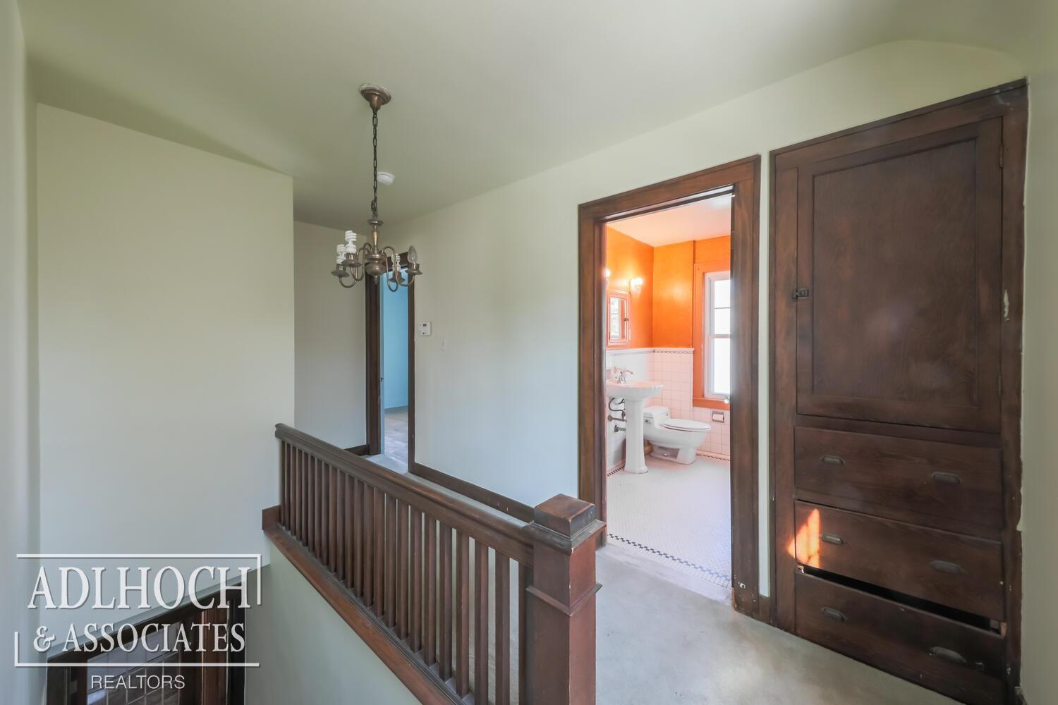 274 McMillan Road Grosse Pointe, MI 48236 - Photo 8 of 19 50104633-7.JPG