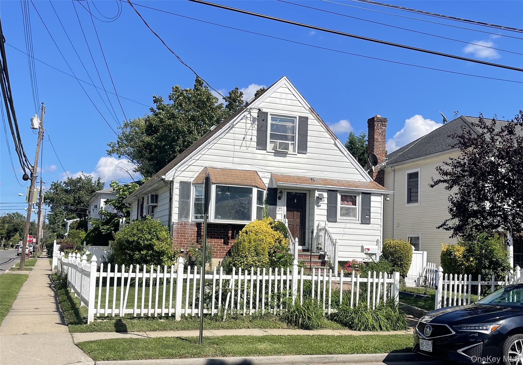 32 Edgewood Road Port Washington, NY 11050 - Photo 35 of 38 Gallery Image 35