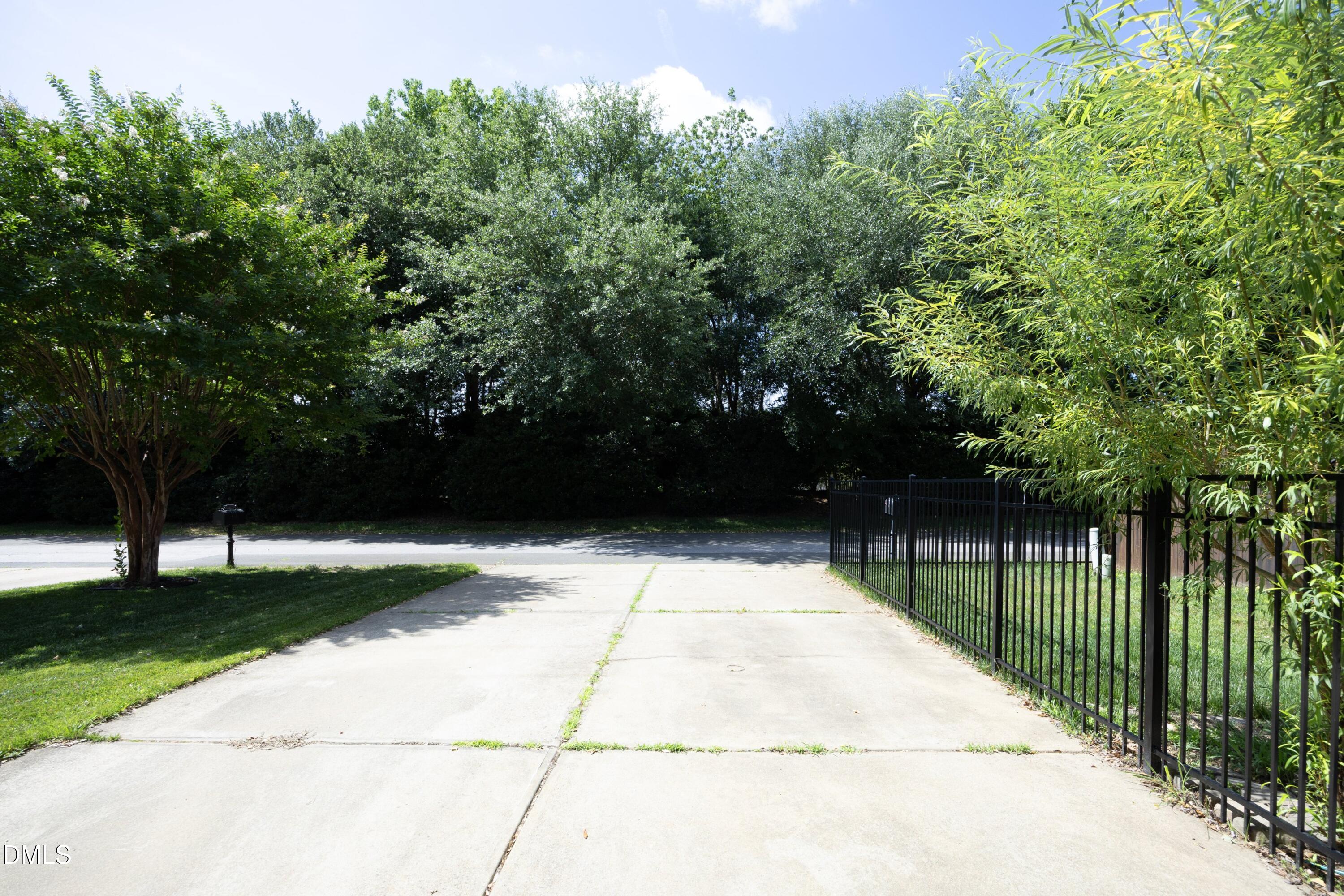 10578 Evergreen Spring Place Raleigh, NC 27614 - Photo 41 of 51 40Driveway