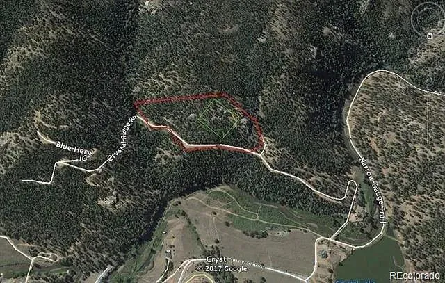 a view of a back yard of the house