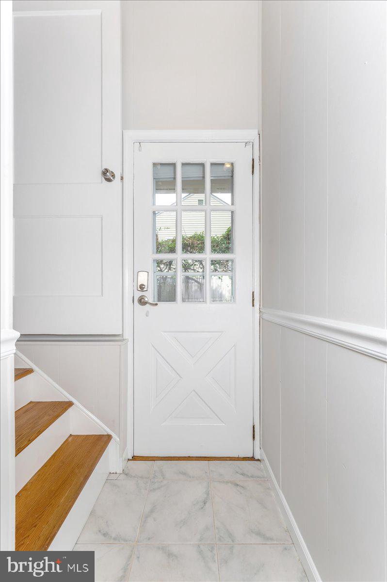 12108 Dewey Road Silver Spring, MD 20906 - Photo 26 of 68 Landing / Separate Entrance to Lower Level