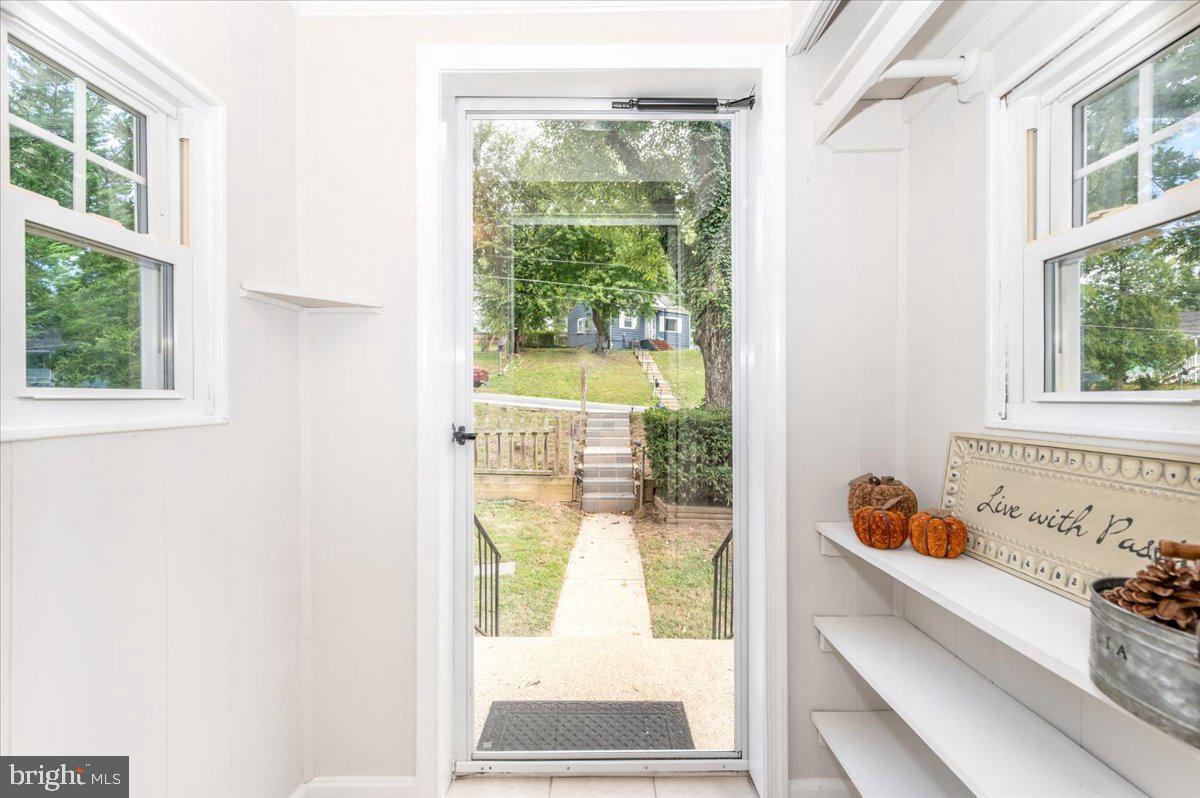 12108 Dewey Road Silver Spring, MD 20906 - Photo 3 of 68
