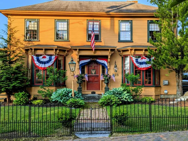 $980,100 | 228 Main Street, Wiscasset, ME 04578