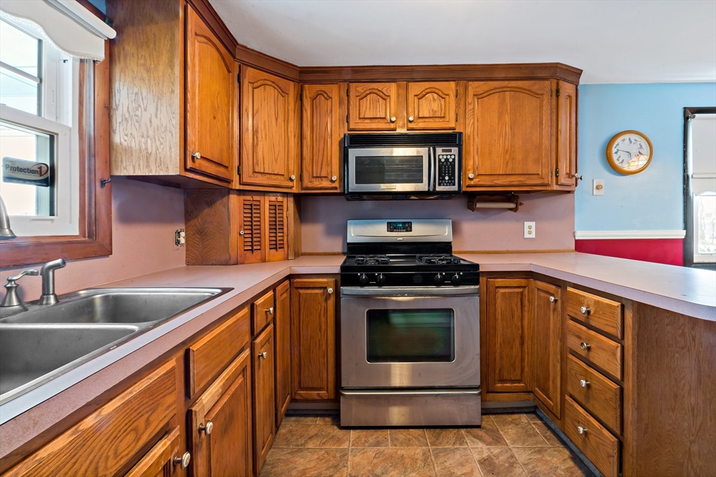 146 Swansom Road Swansea, MA 02777 - Photo 6 of 32 Gallery Image 6