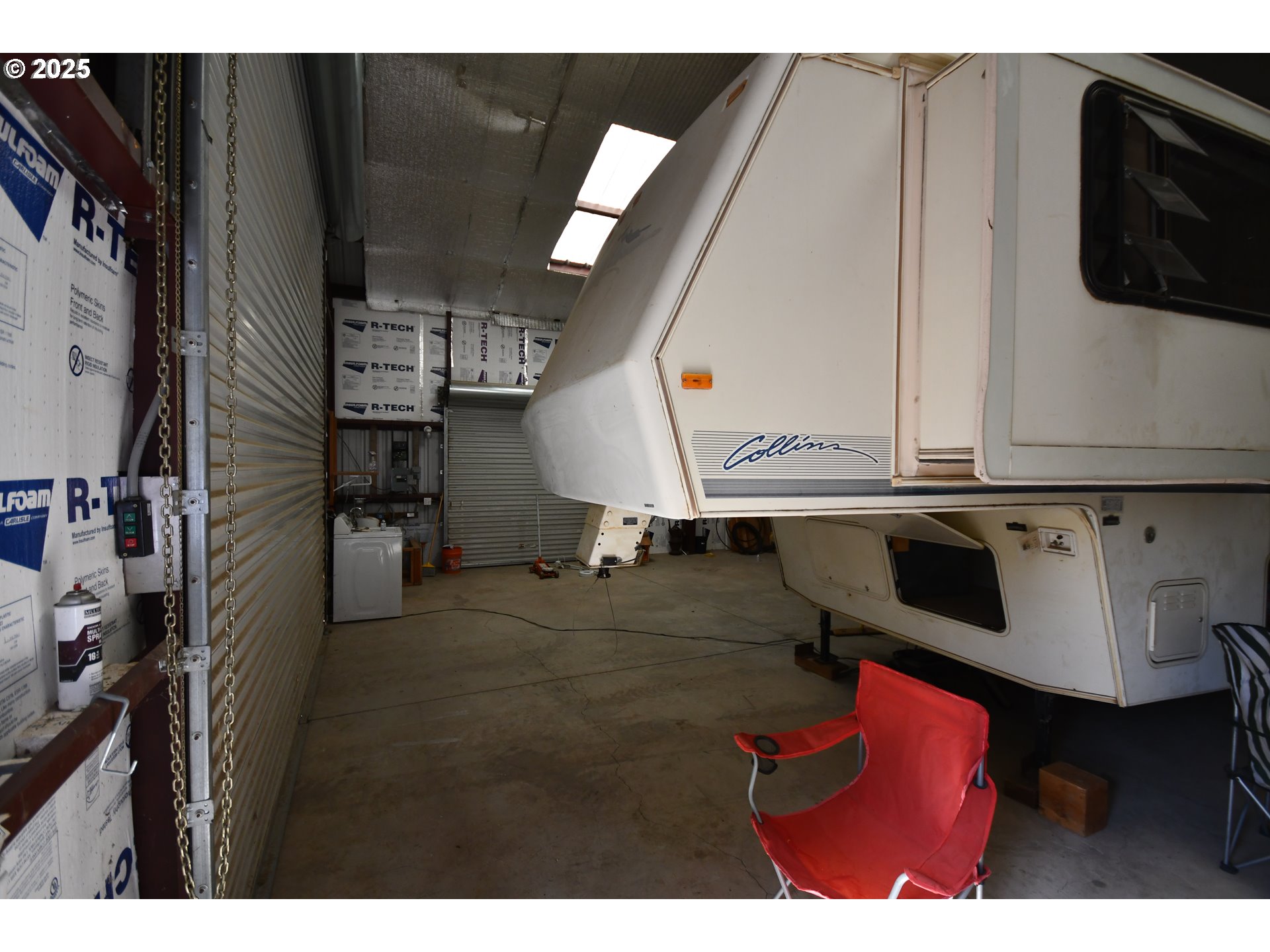 4397 Browns Creek Road The Dalles, OR 97058 - Photo 25 of 37 a living room with furniture