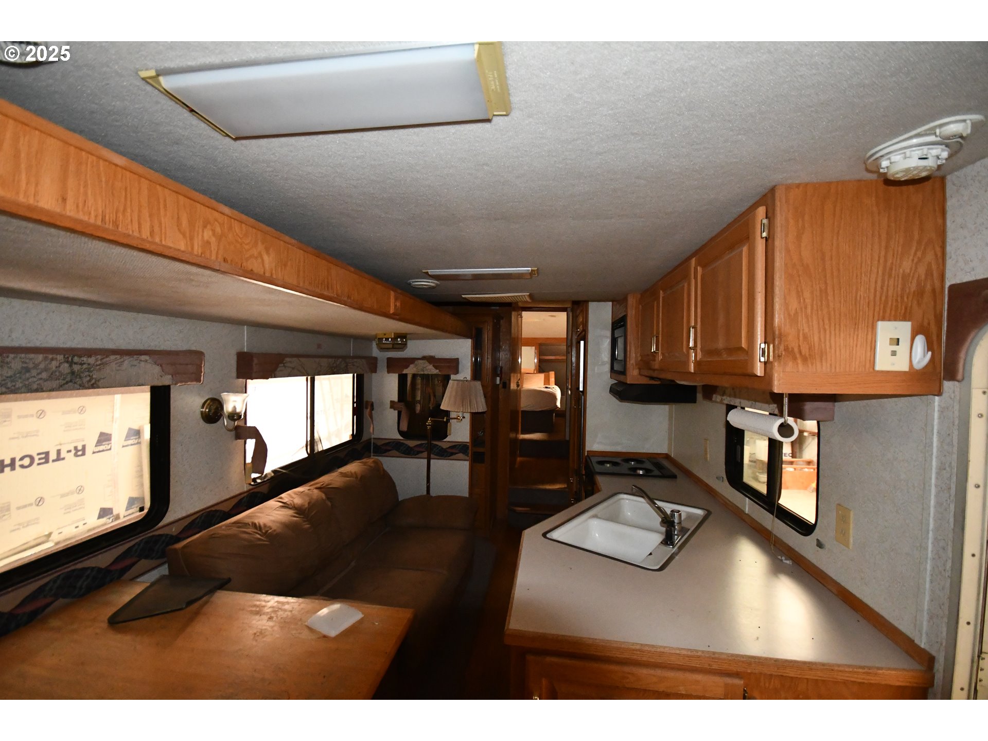 4397 Browns Creek Road The Dalles, OR 97058 - Photo 31 of 37 a living room with furniture