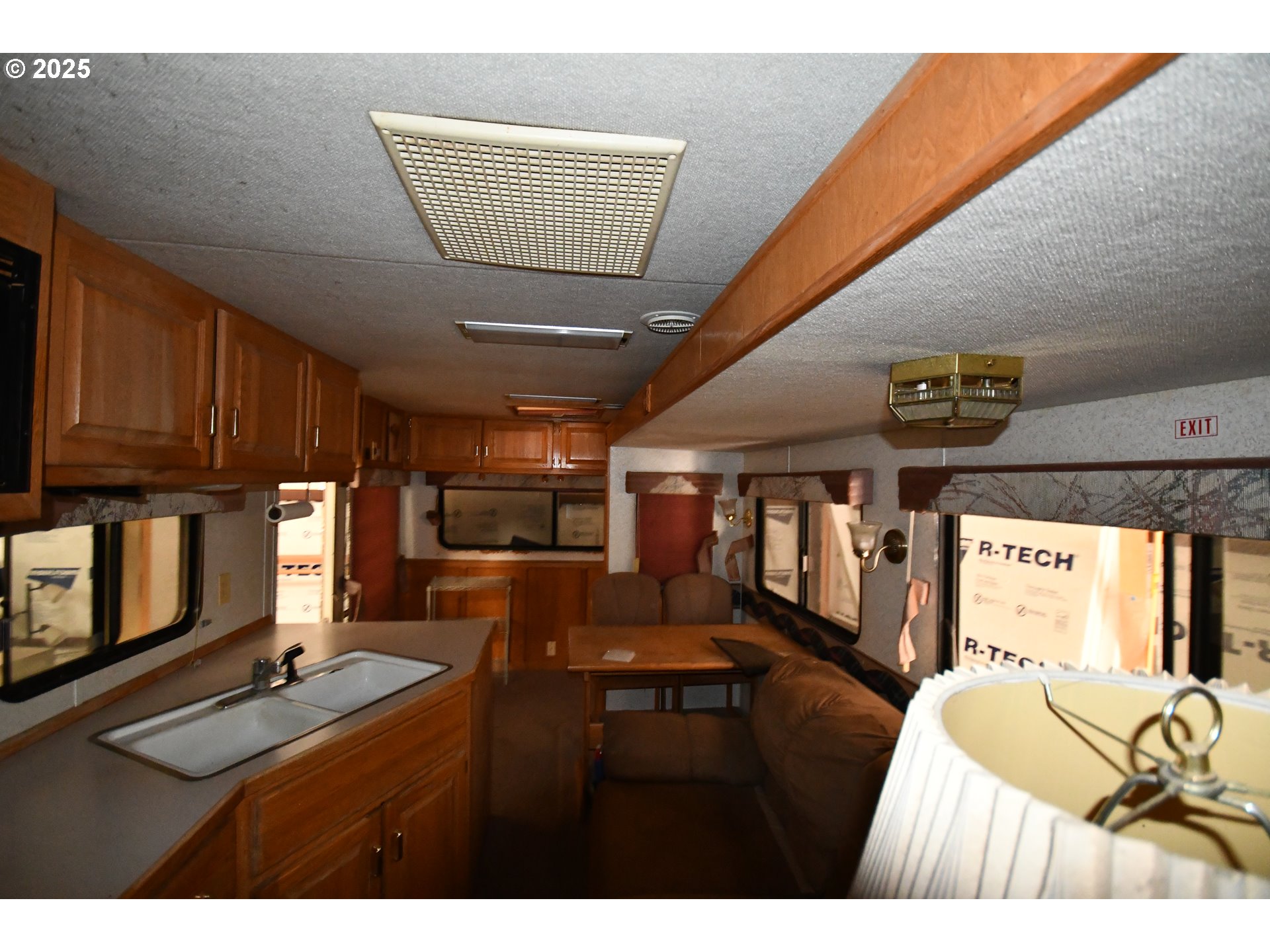 4397 Browns Creek Road The Dalles, OR 97058 - Photo 32 of 37 a living room with furniture