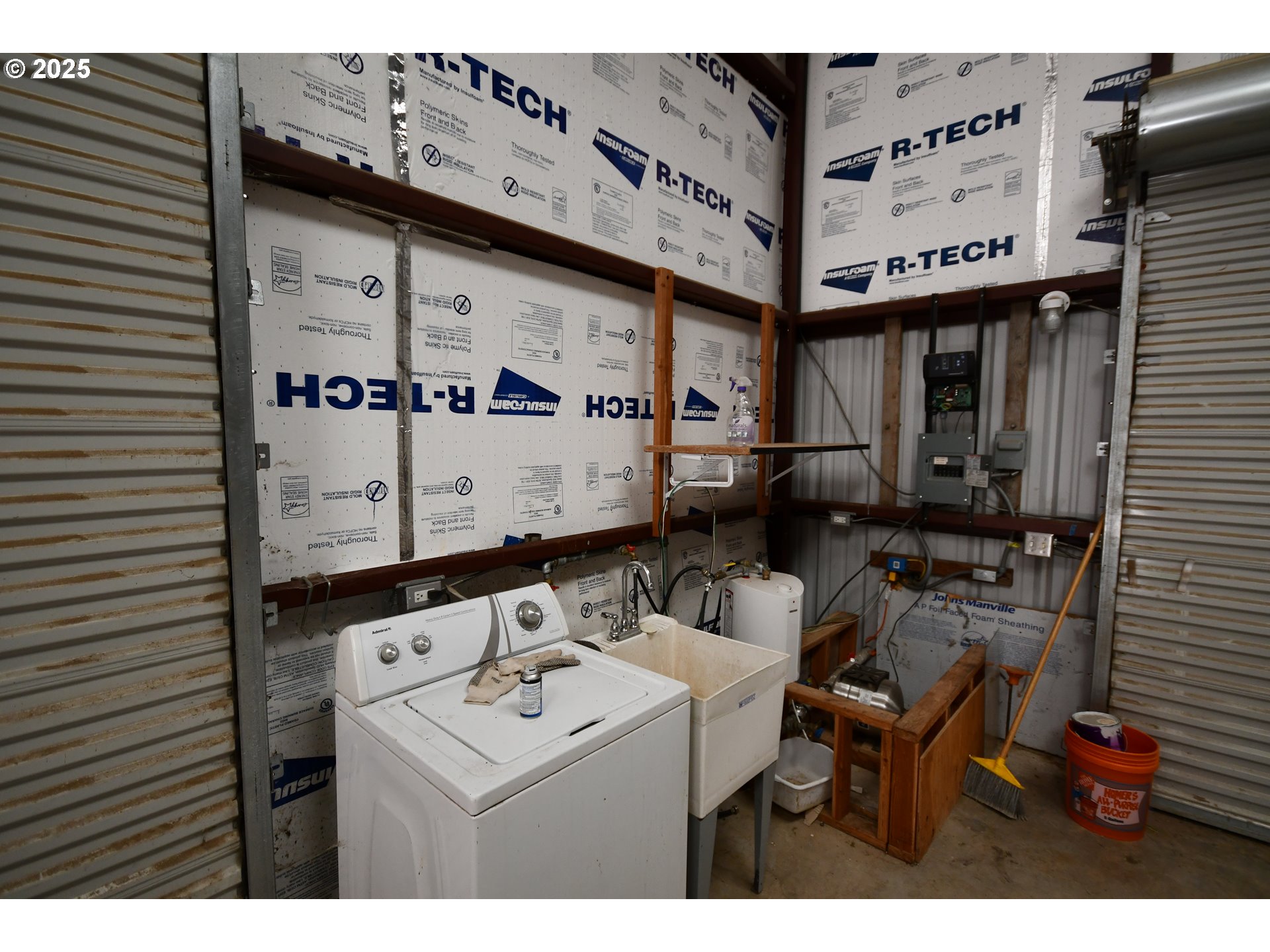 4397 Browns Creek Road The Dalles, OR 97058 - Photo 36 of 37 a bathroom with a sink and a mirror