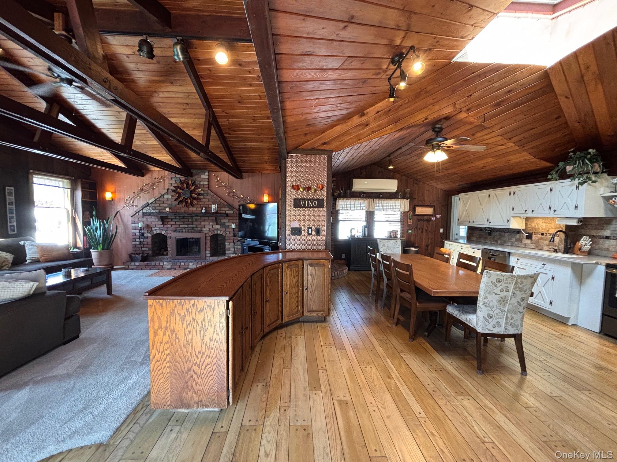 212 Matthews Road Oakdale, NY 11769 - Photo 17 of 38