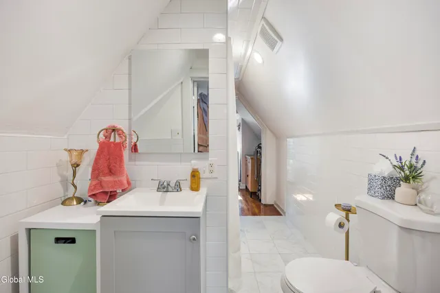 $1,990,000 | 102 South Lake Avenue, Albany, NY 12208