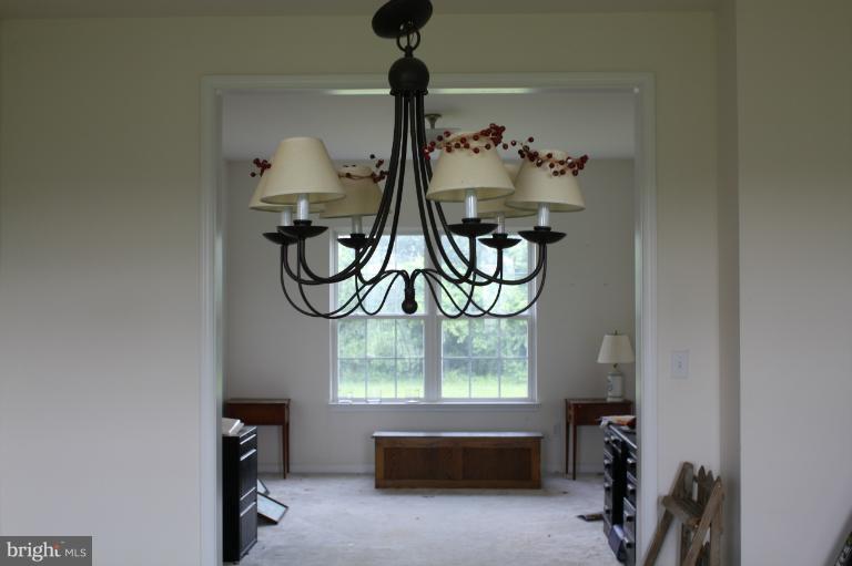 258 Old Baltimore Road Winchester, VA 22603 - Photo 14 of 26 Dining/Living