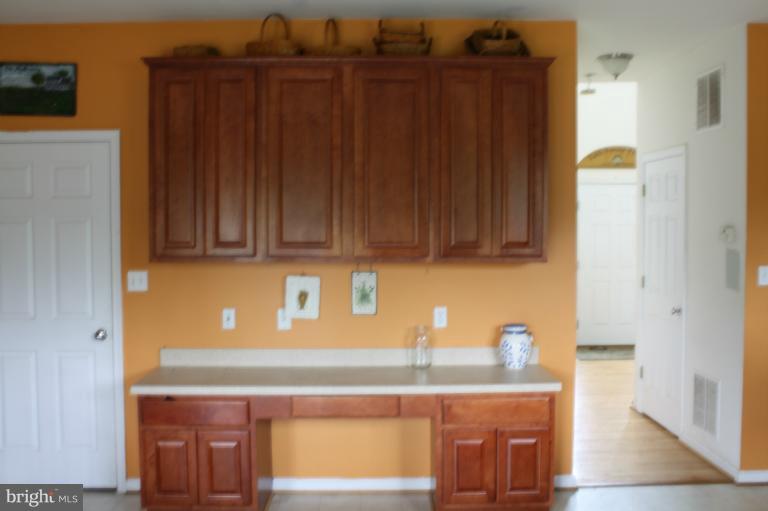 258 Old Baltimore Road Winchester, VA 22603 - Photo 9 of 26 Kitchen