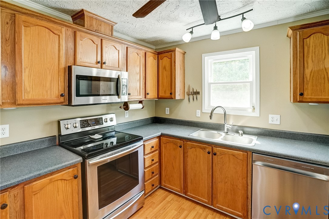 6386 Old Buckingham Road Powhatan, VA 23139 - Photo 9 of 25