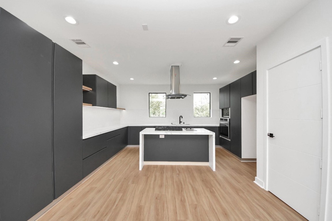 9022 Ferdinand Street Houston, TX 77051 - Photo 12 of 25 The heart of the home - made for breakfast, dinner and everything in between!