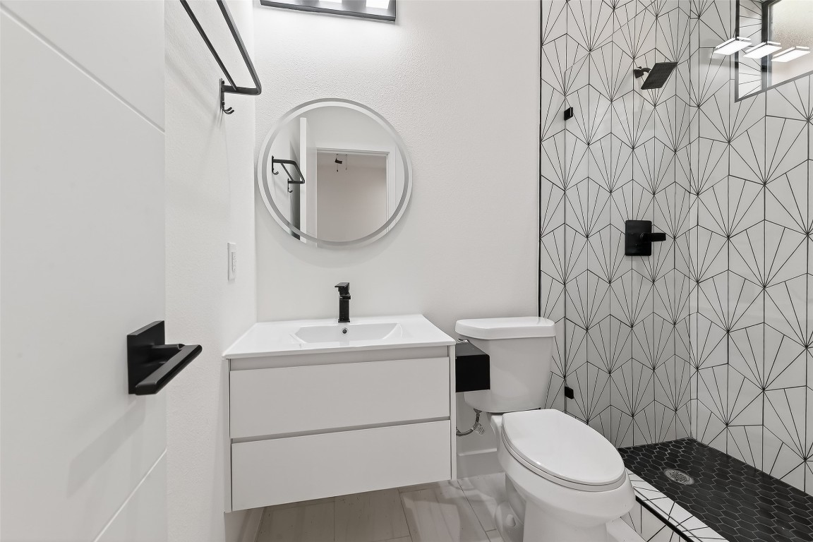 9022 Ferdinand Street Houston, TX 77051 - Photo 14 of 25 This not a bathroom...this is a mood!